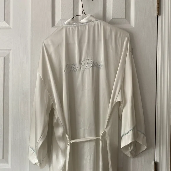 Bride Robe - Picture 2 of 5